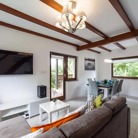 Dom Letniskowy Holiday home Kretowiny